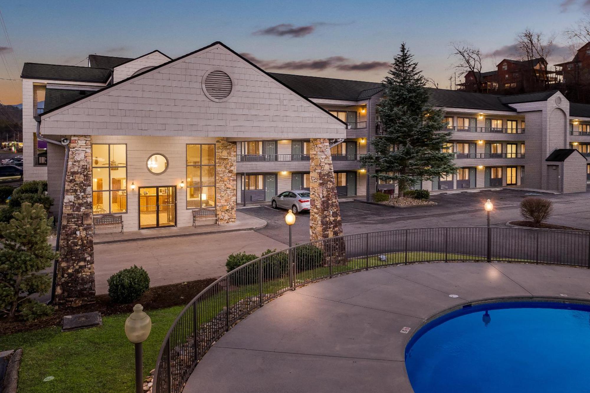 Quality Inn & Suites At Dollywood Lane Пиджен-Фордж Экстерьер фото