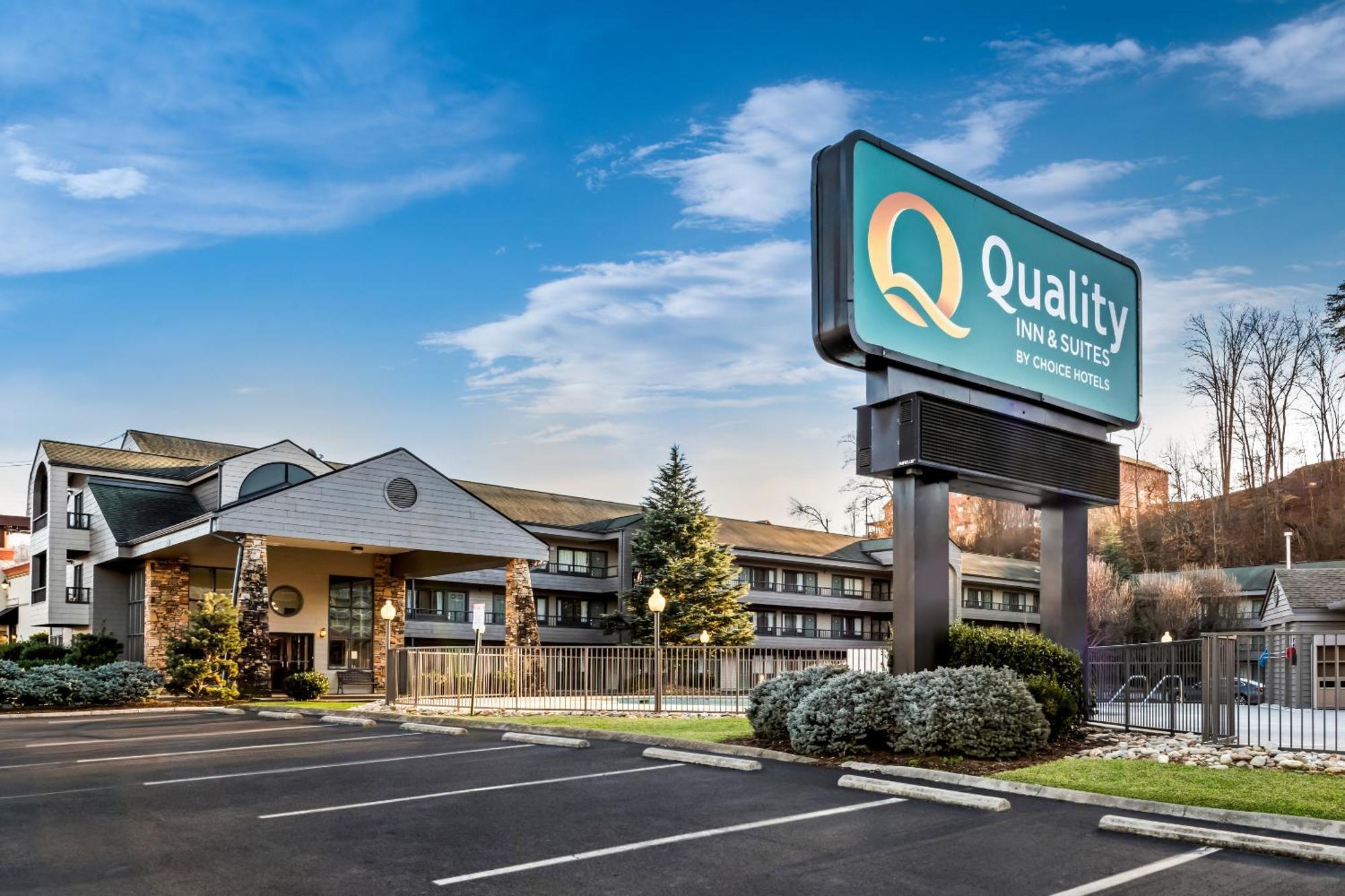 Quality Inn & Suites At Dollywood Lane Пиджен-Фордж Экстерьер фото
